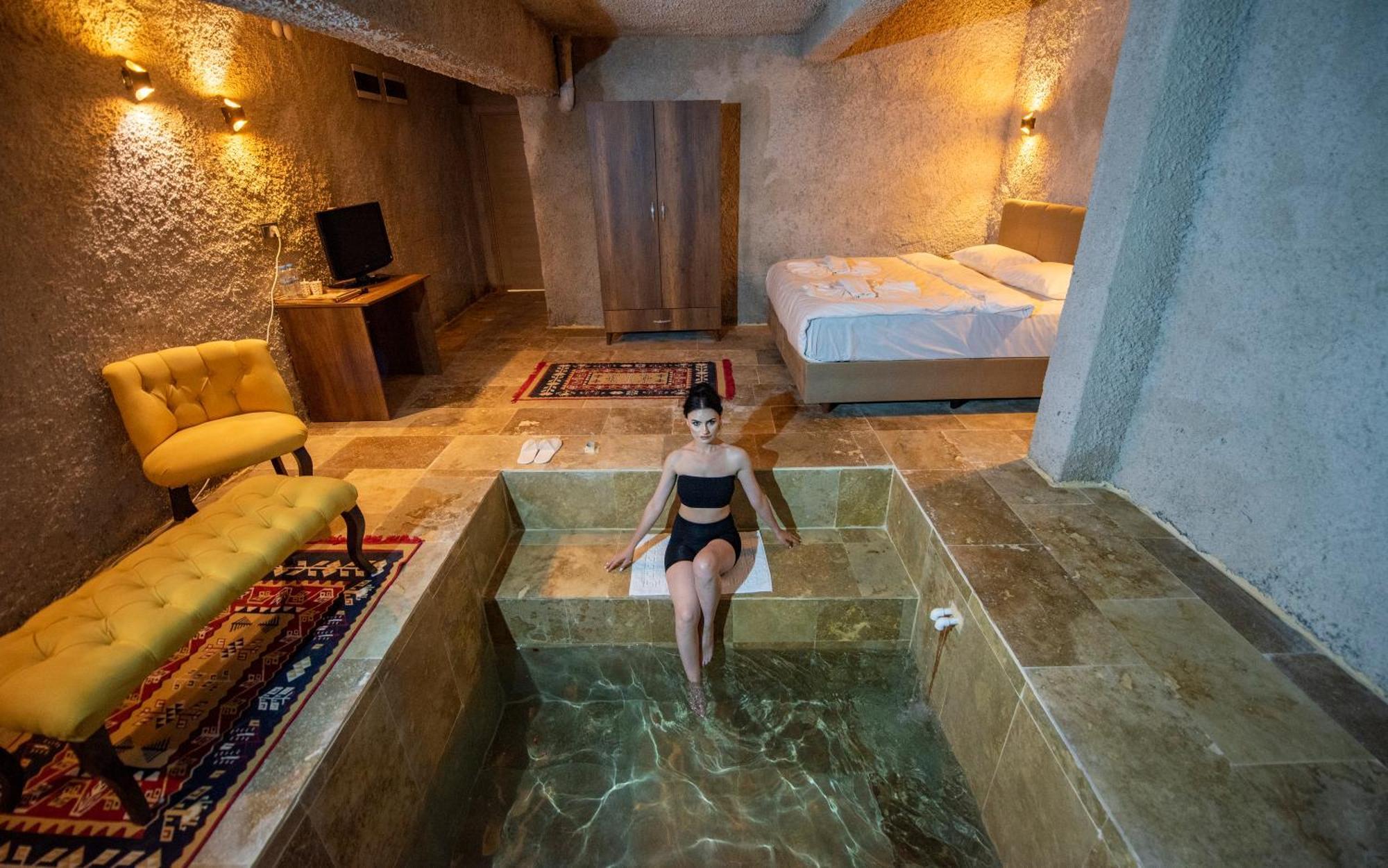 Hydros Cave Suit Üchisar Exteriér fotografie